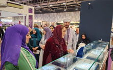 ليالي مسقط: 50 شركة عمانية و18 مصمم أزياء يشاركون في معرض «عروس عمان». تصوير / سعيد البحري